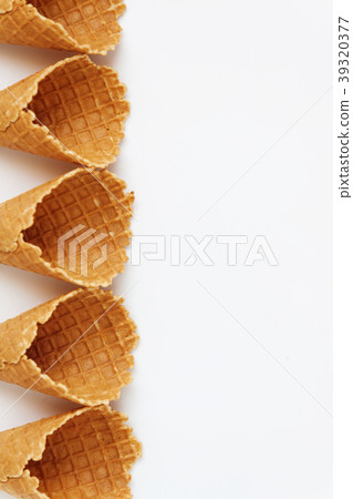 Several waffle cones lined in tower 39320377