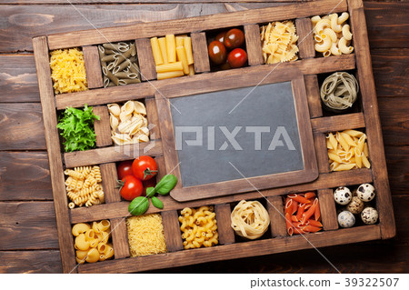 Various pasta in wooden box 39322507
