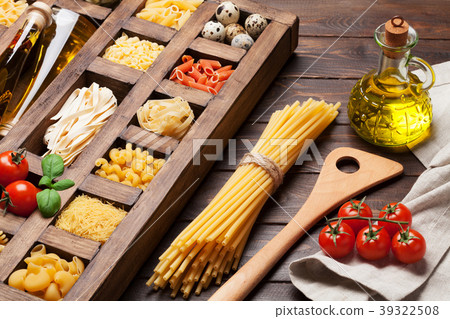 Various pasta in wooden box Various pasta in wooden box 39322508