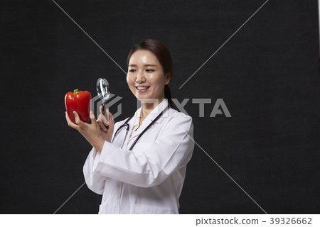Female doctor 39326662