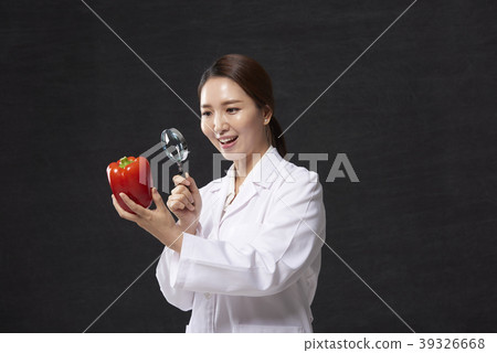 Female doctor 39326668