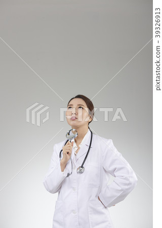 Female doctor Female doctor 39326913