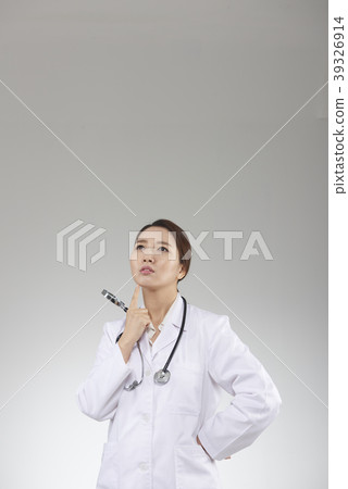 Female doctor Female doctor 39326914