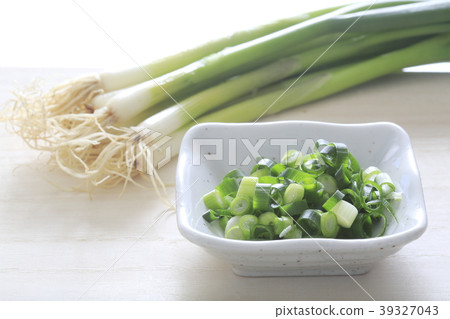 A small onion 39327043