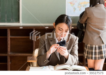 Student image Self-study scene after school Student image Self-study scene after school 39327573