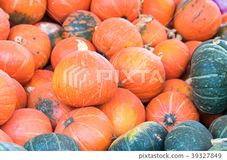 Bunch of orange pumpkins for sale 39327849