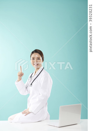Female doctor Female doctor 39328231
