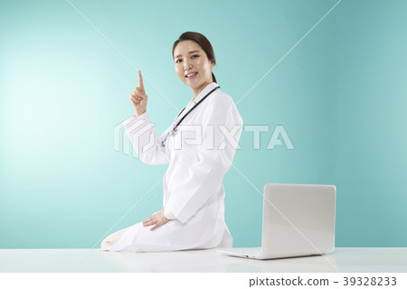 Female doctor Female doctor 39328233