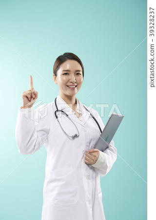 Female doctor Female doctor 39328237