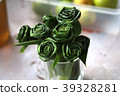 Beautiful artificial roses from Pandanus leaves 39328281