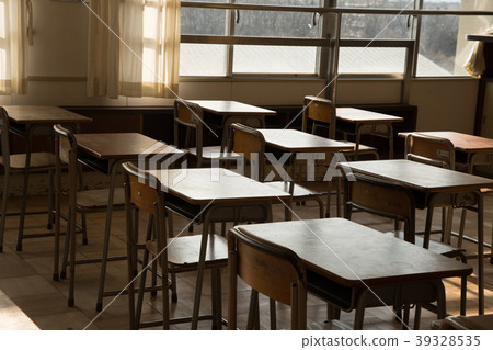 晚上的教室 39328535