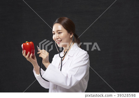 Female doctor Female doctor 39328598