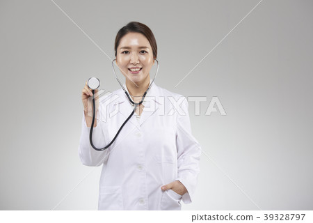 Female doctor Female doctor 39328797