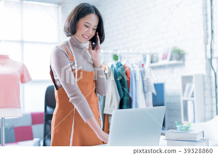 Online sales are answering customers Online sales are answering customers 39328860