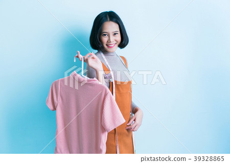 Asian girl designer is showing off the shirt Asian girl designer is showing off the shirt 39328865