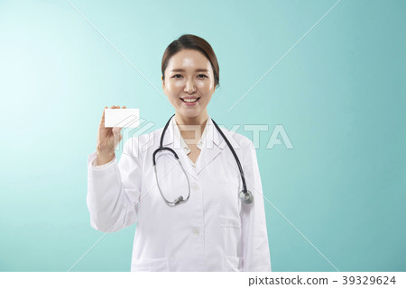 Female doctor 39329624