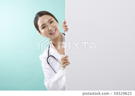 Female doctor 39329625