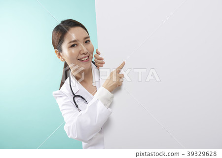 Female doctor Female doctor 39329628