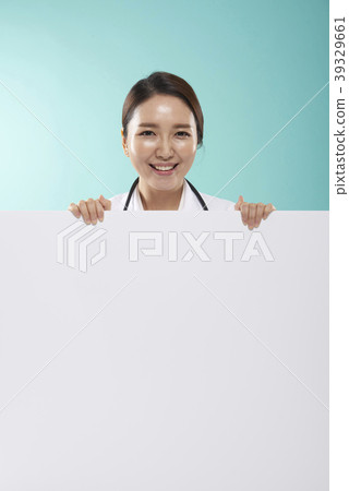 Female doctor Female doctor 39329661