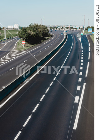 Miltilane highway with a toll payment point 39330213