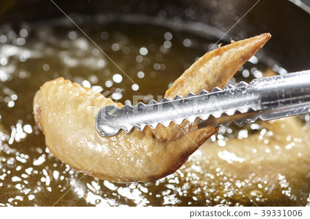 Chicken wings Tebasaki (chicken wing tip) Fried scenes 39331006
