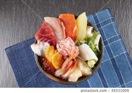 Seafood bowl (Kaisen-don / Japanese tasty food) Seafood bowl (Kaisen-don / Japanese tasty food) 39331009