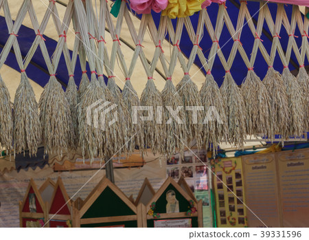Rice to decorate the place. Rice to decorate the place. 39331596