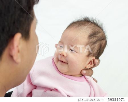 Happy  Asian Father Look with love. newborn baby  daughter, dad 39331971