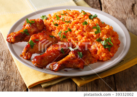 Porcion of African Jollof rice with fried chicken Porcion of African Jollof rice with fried chicken 39332002