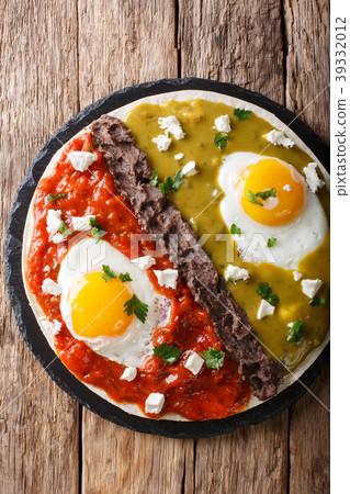 Mexican fried huevos divorciados eggs with salsa Mexican fried huevos divorciados eggs with salsa 39332012
