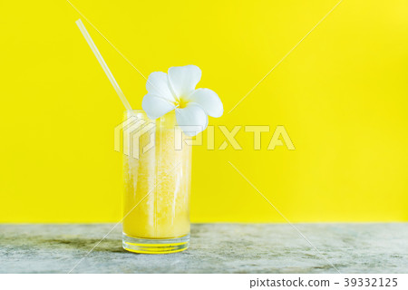 Fresh Color Juice Smoothie Tropical Fruit 39332125