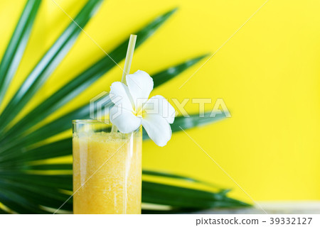 Fresh Color Juice Smoothie Tropical Palm Leaf Fresh Color Juice Smoothie Tropical Palm Leaf 39332127