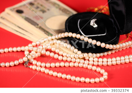 錢和珠寶 39332374