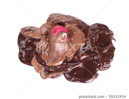 Melting chocolate easter chicken Melting chocolate easter chicken 39332454