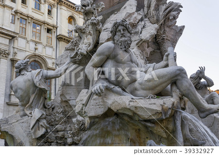 Rome Fontana dei Quattro Fiumi at Piazza Navona.  39332927