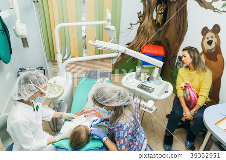 Child with a mother at a dentist's reception. The Child with a mother at a dentist's reception. The 39332951