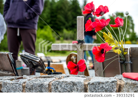 Man visiting the commando memorial 39333291