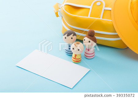 A family A family 39335072