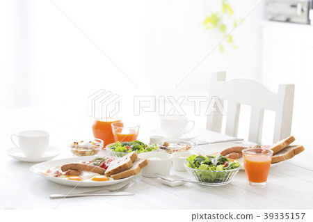 Breakfast in the kitchen Breakfast in the kitchen 39335157