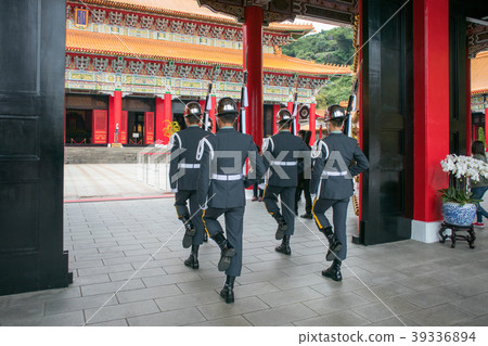 台灣台北市中山區卡茲山衛隊在人民大會堂換人儀式 39336894