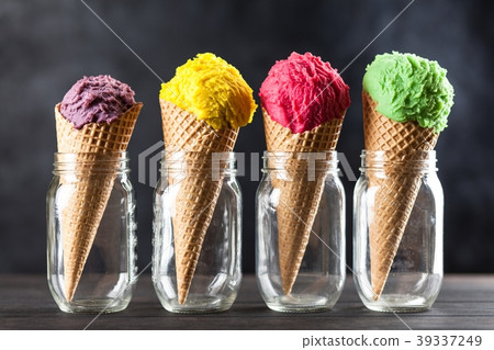 Ice cream cone 39337249