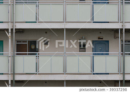 Apartment complex Apartment complex 39337298