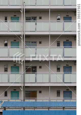 Apartment complex Apartment complex 39337301