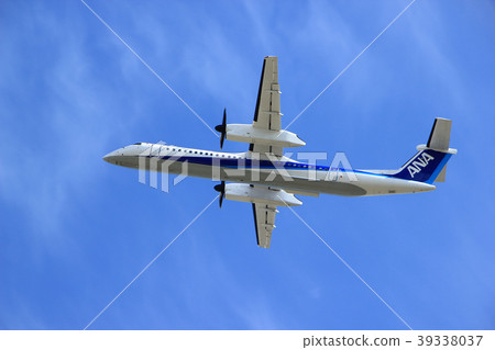 Flying plane Flying plane 39338037