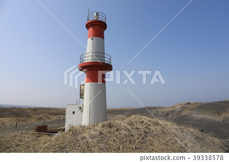 在Sunazaki海岸的Sunazaki燈塔 在Sunazaki海岸的Sunazaki燈塔 39338578