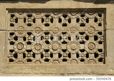 Flowery Stone Window Flowery Stone Window 39340476