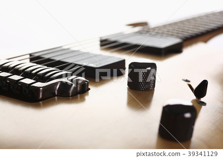 Classic shape wooden electric guitar with rosewood Classic shape wooden electric guitar with rosewood 39341129