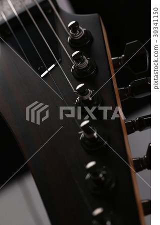 Classic shape wooden electric guitar with rosewood 39341150