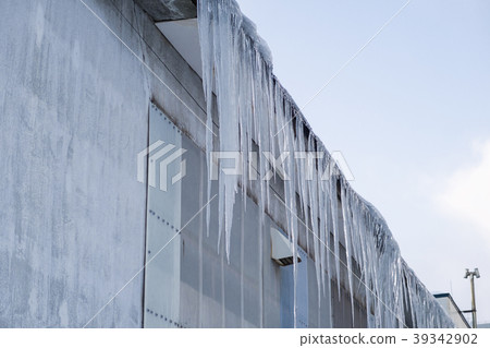 Big icicle Big icicle 39342902