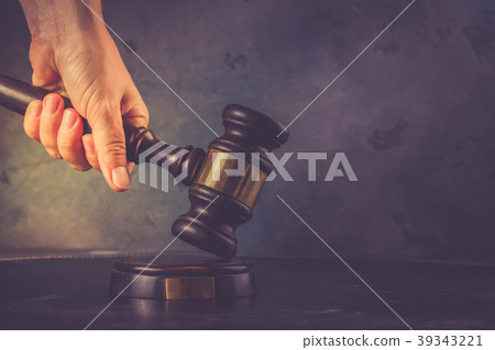 Hand holding law gavel 39343221
